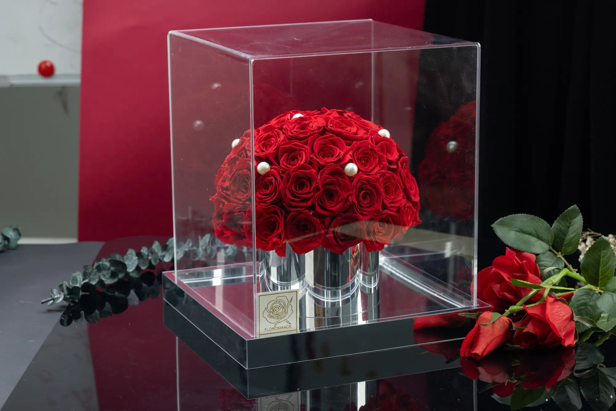<strong>Choose the perfect way to present your forever flower gift and watch their face light up with pure joy. Make every occasion unforgettable!</strong>
