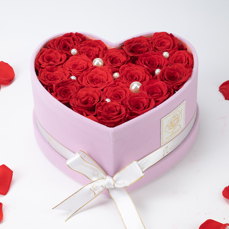 Bespoke Forever Roses | Medium Heart Pink Gift Box