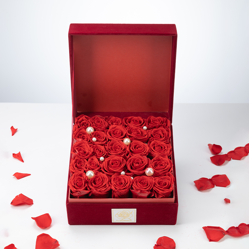 Bespoke Forever Roses | Medium Square Burgundy Gift Box