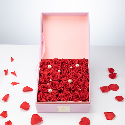 Bespoke Forever Roses | Medium Square Pink Gift Box