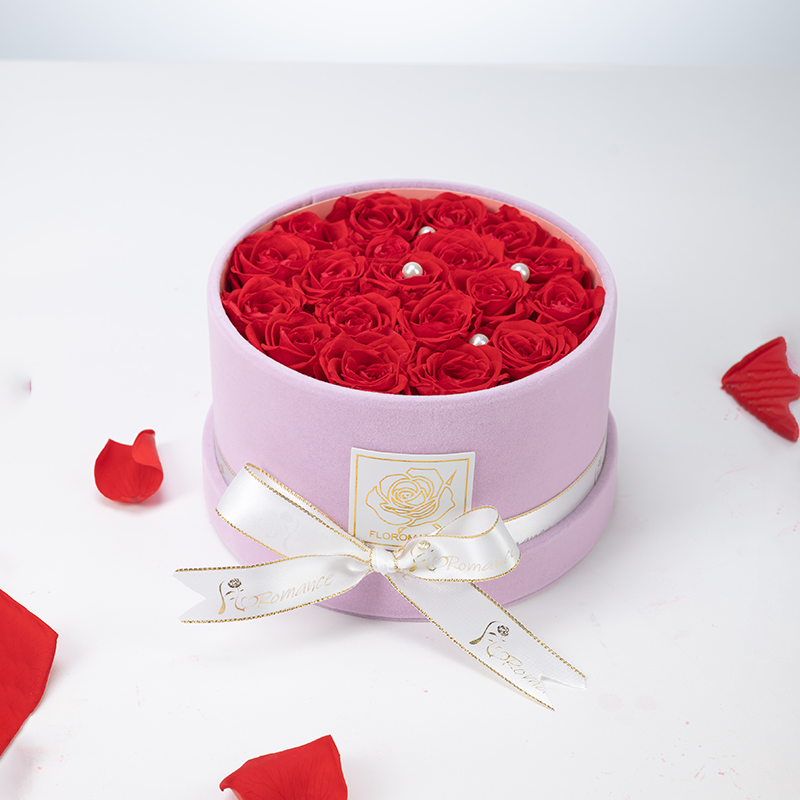 Bespoke Forever Roses | Small Round Pink Gift Box