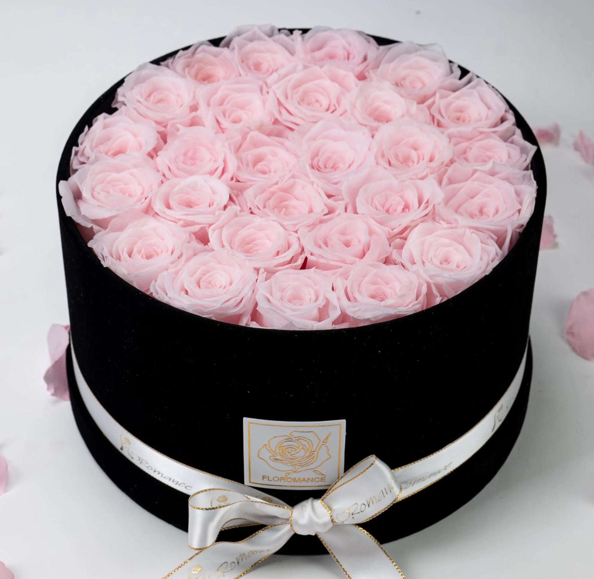 Floromance Bespoke Pink Roses | Large Round Black Gift​ Box