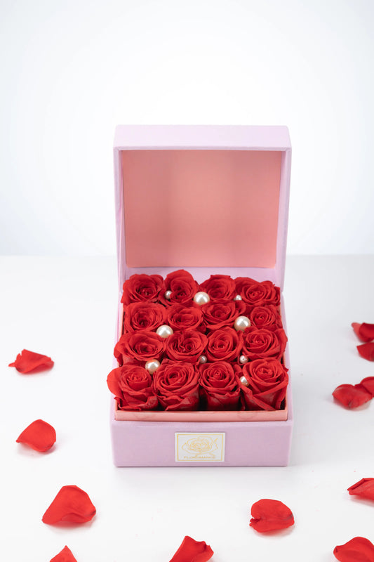 Floromance | Bespoke Red Roses | Small Square Pink Gift Box
