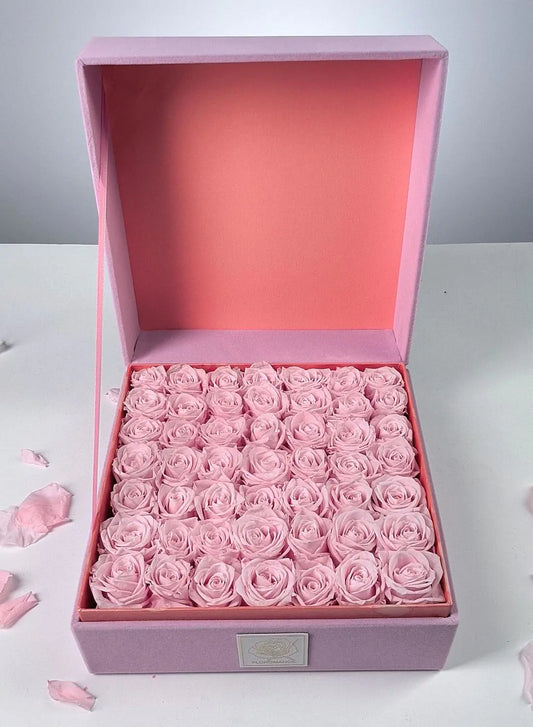 Floromance Bespoke Pink Roses | Large Square Pink Gift Box
